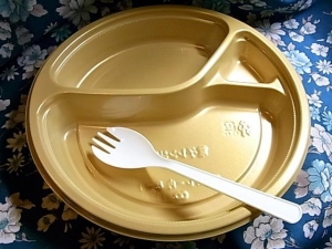 使い捨て容器