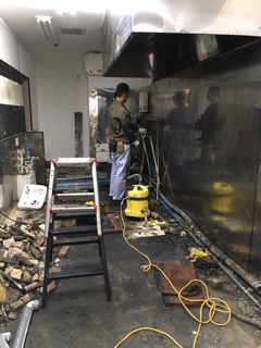 厨房工事開始