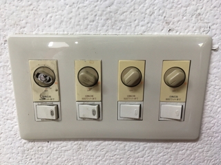 スイッチの清掃とプレート交換