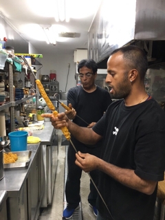 タンドール料理の仕込み