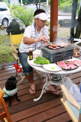 夕食は持ち込みBBQ☆