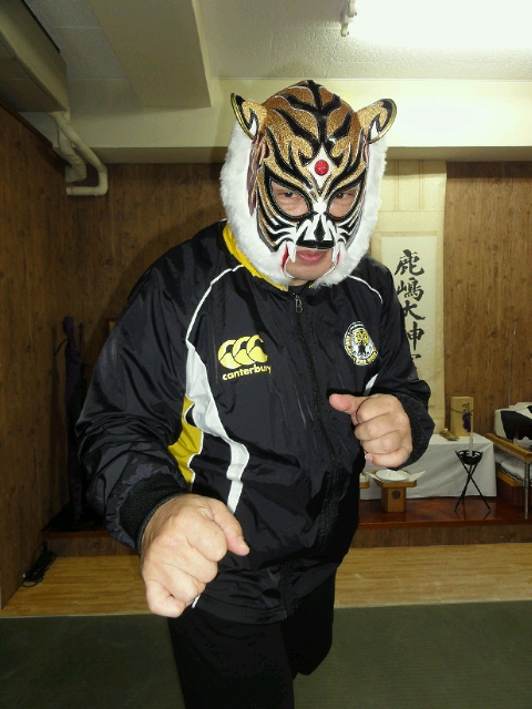 初代タイガーマスク】本人着用済み/紅メタ伝説グラデーション ( 初回