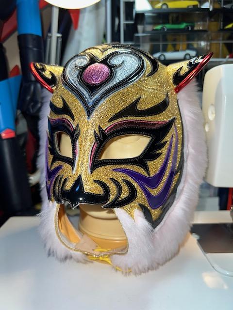 ＹＮ製 タイガークイーンのプロレスマスク サイン入、40周年タグ付 タイガー・クイーン 2023 | プロレス・マスク・ワールド/TIGER ARTS