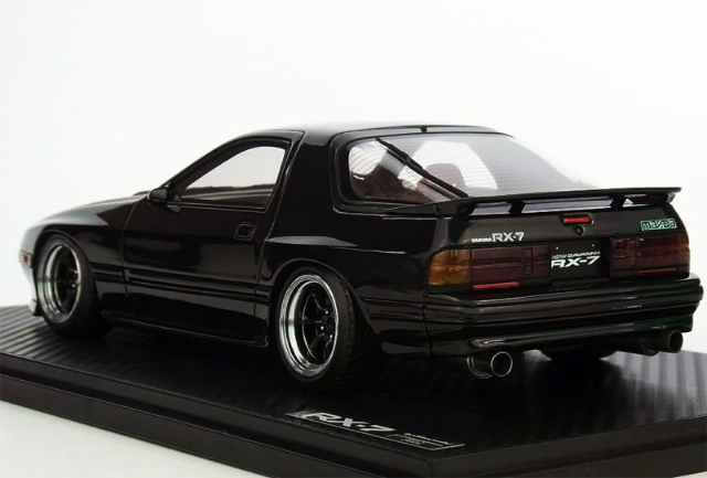 1/18スケール「サバンナRX-7(FC3S)」走り系仕様 2種 1/18スケール「サバンナRX-7(FC3S)」走り系仕様 2種