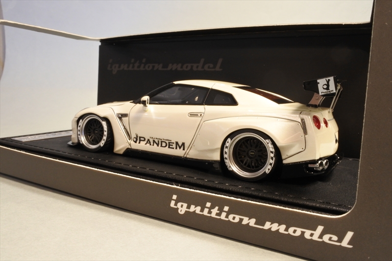 イグニッションモデル 1/43 PANDEM R35 GT-R パールホワイト IG1155 1/43 PANDEM R35 GT-R White | LINE UP | [公式] ignition