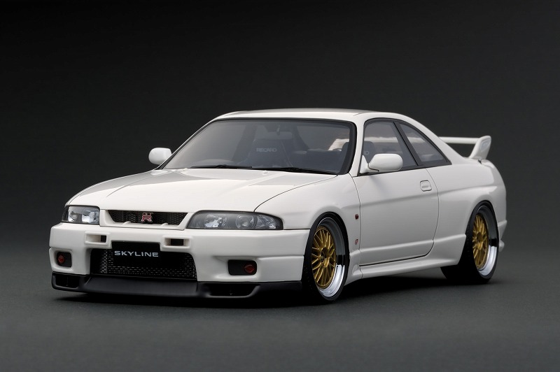 イグニッションモデル　 GT-R (BCNR33) V-spec Red イグニッションモデル GT-R (BCNR33) V-spec 1/18