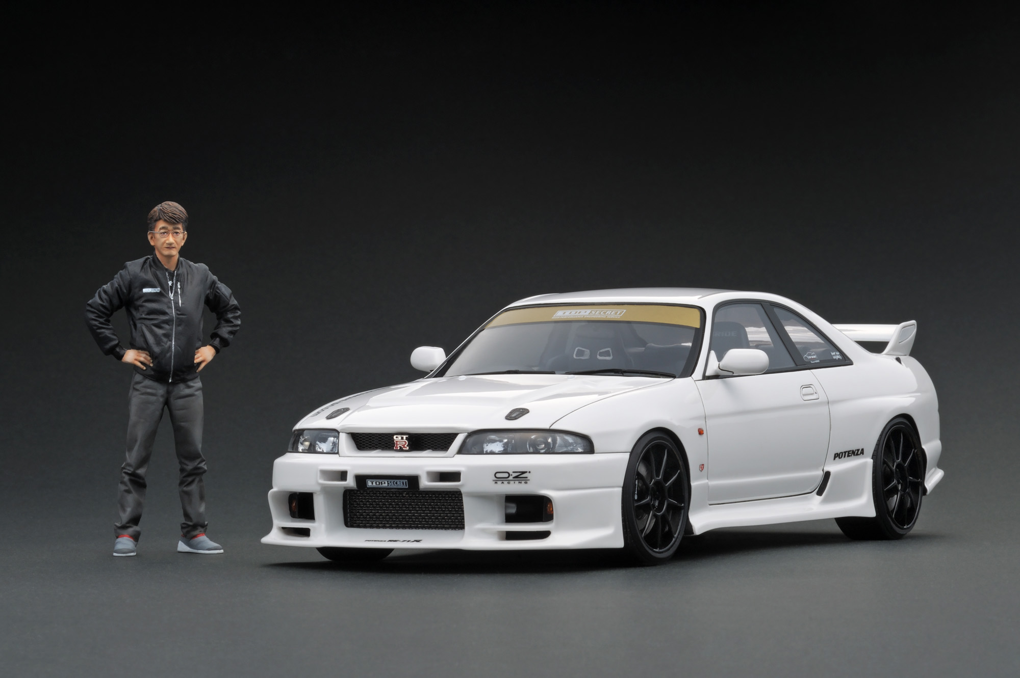 1/18 トップシークレットGT-R(R33)スモーキー永田氏フィギュア 1/18 トップシークレットGT-R(R33)スモーキー永田氏フィギュア