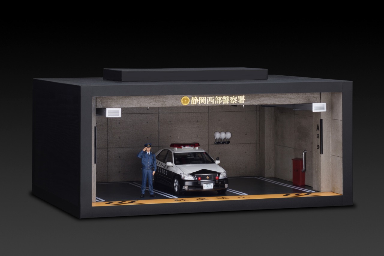 1/18スケール専用 警察署ガレージジオラマが新登場 1/18スケール専用 警察署ガレージジオラマが新登場