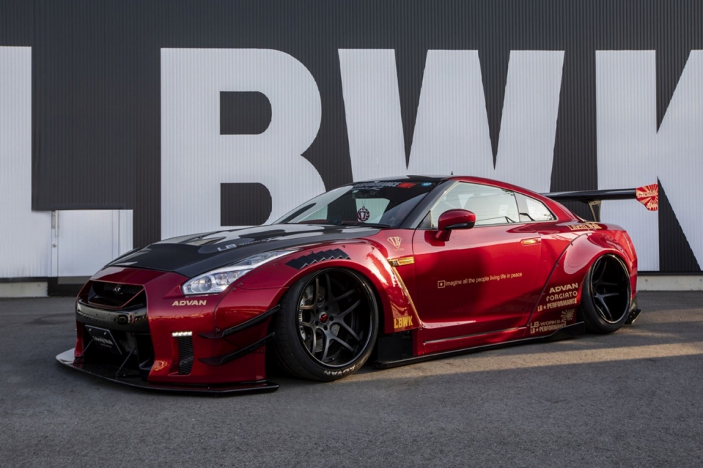 予告：1/64 WEB限定モデル「LBWK GT-R R35 type 2 エンジン付」7