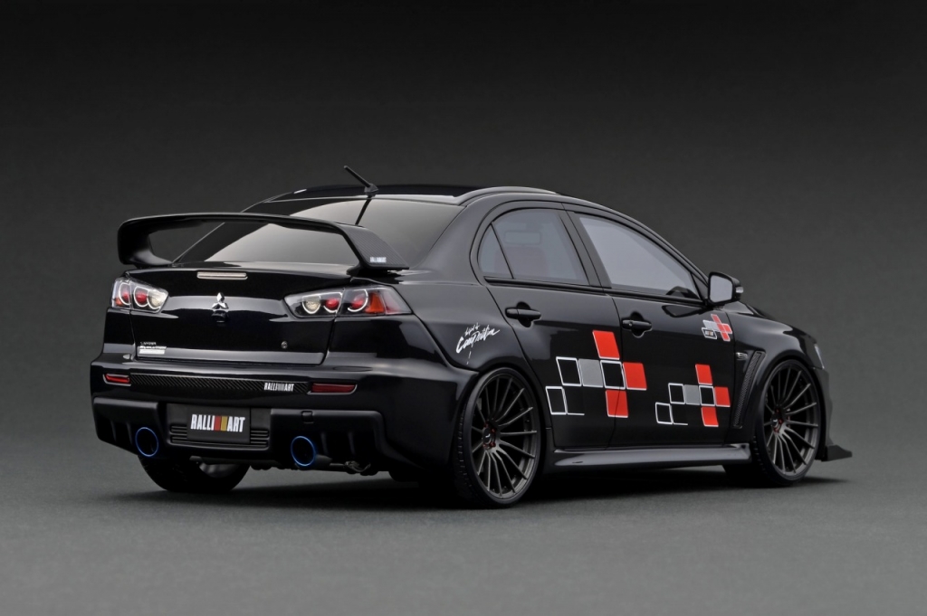 明日、1/18エンジン付 WEB限定モデル「Lancer Evolution X (CZ4A