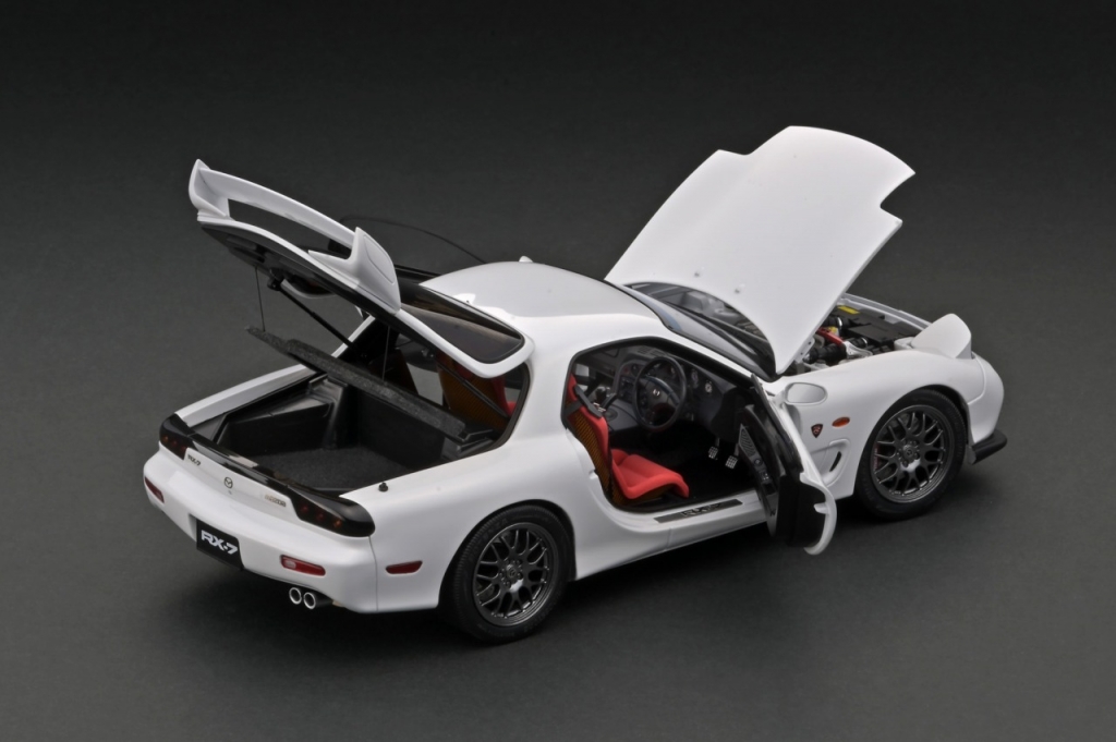 y*.様 Mazda RX-7 1/18スケール ホワイト ignition 1/18 INITIAL D Mazda Savanna RX-7 Infini (FC3S