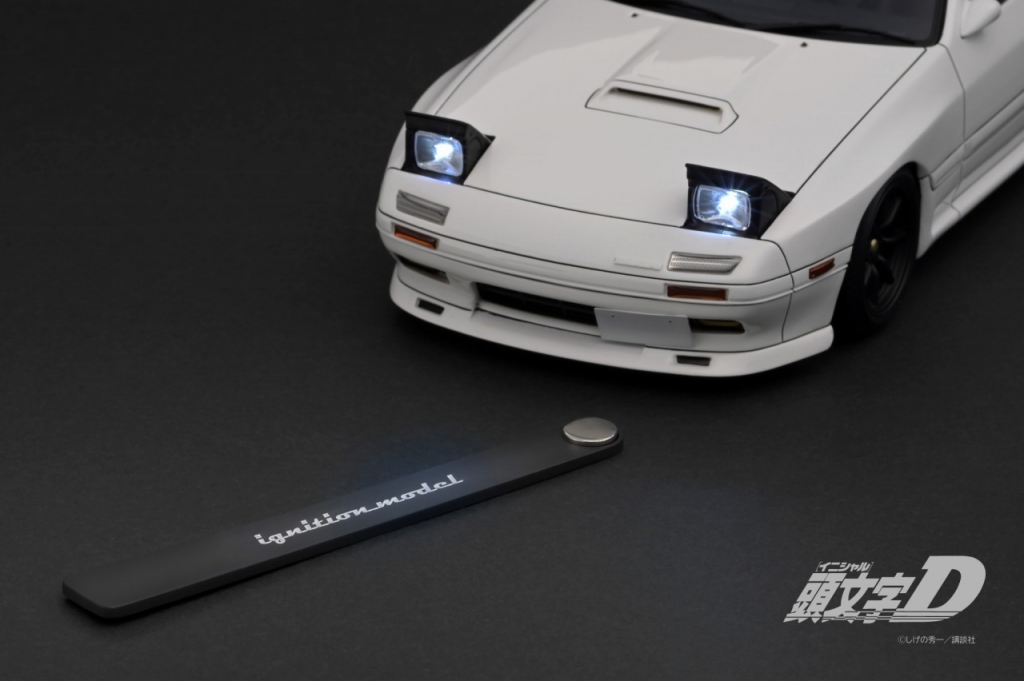ヘッドライトが・・・光るぞ!」『頭文字D』高橋涼介 FC3Sの新作 ヘッドライトが・・・光るぞ!」『頭文字D』高橋涼介 FC3Sの新作