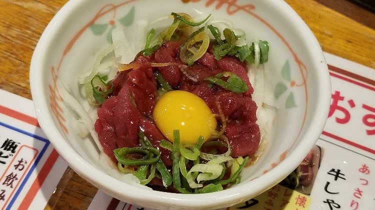 馬肉ユッケ