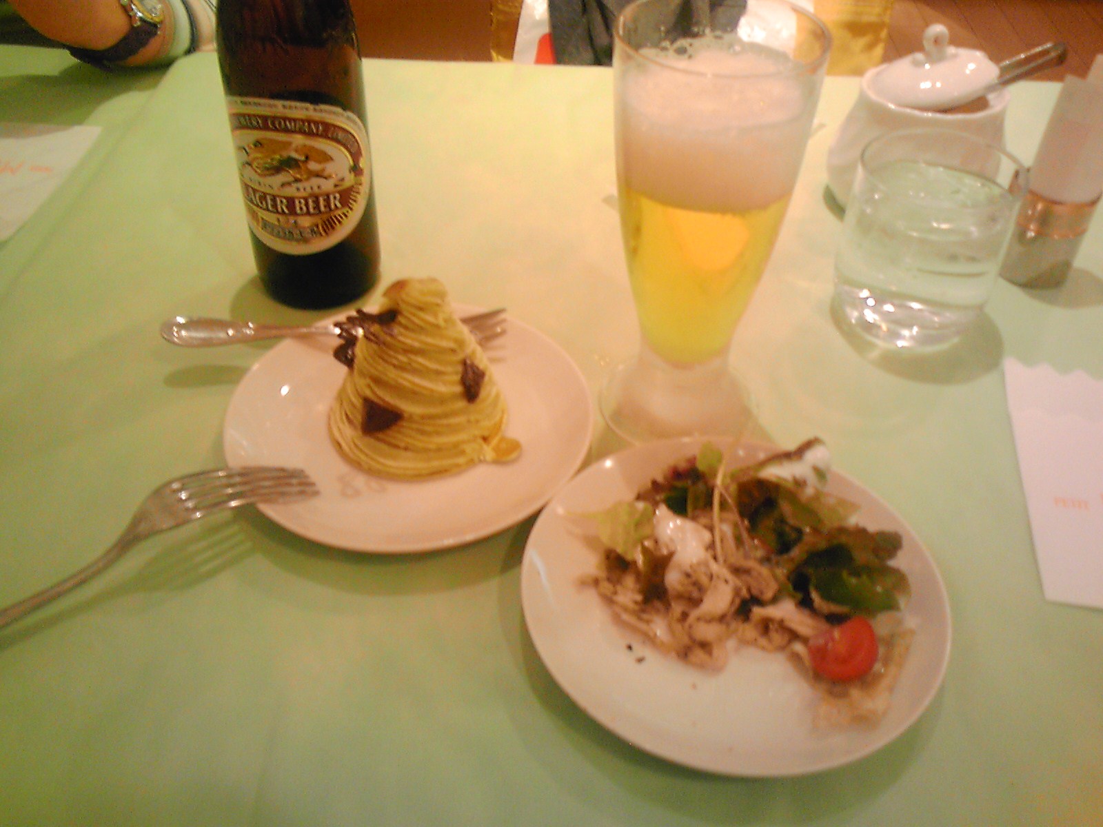 ケーキとビール
