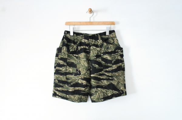 A VONTADEタイガーカモ柄アノラックパーカー　サイズM日本製 A VONTADEタイガーカモ柄アノラックパーカー サイズM日本製 A