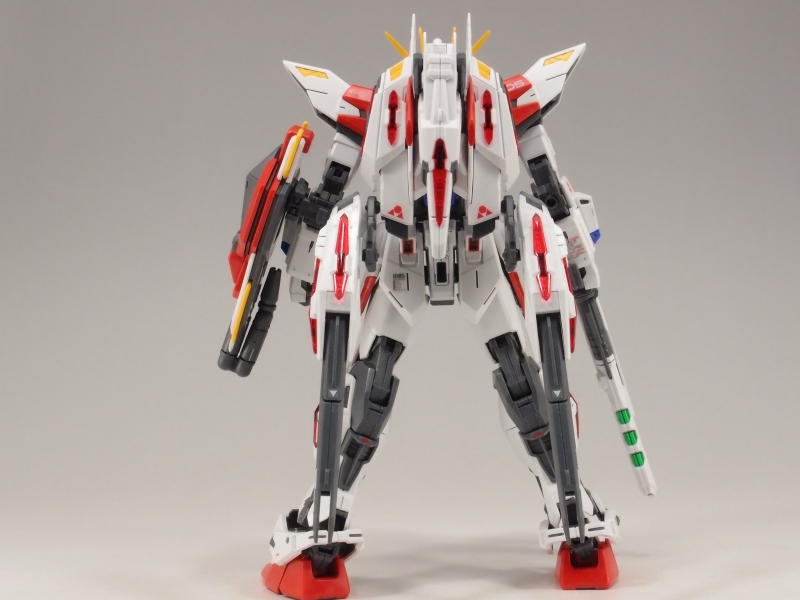 MG 1/100 スタービルドストライクガンダム（MG 1/100 ユニバース