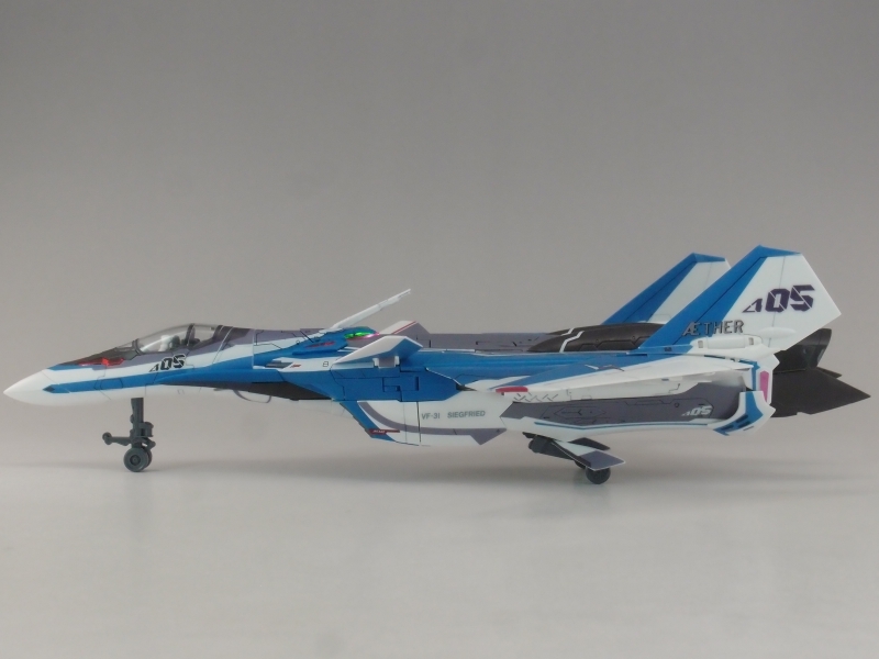 マクロスデルタ VF-31Jジークフリード (ハヤテ・インメルマン機) 1/72スケール プラモデル ggw725x Amazon | マクロスデルタ VF-31J ジークフリード (ハヤテ