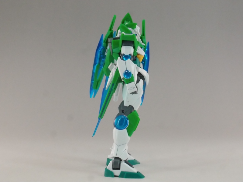 HGBF 1/144 ガンダムダブルオーシアクアンタ (ガンダムビルド