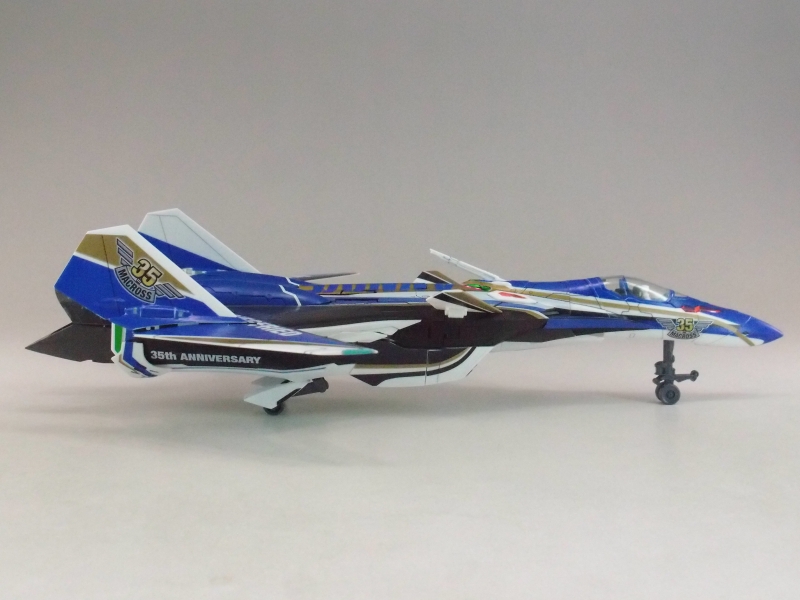 1/72 VF-31Jジークフリード (マクロス35周年塗装機)(マクロス