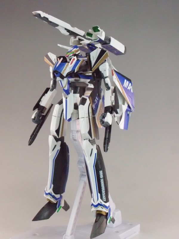 バンダイ 1/72 VF-31J ジークフリード（マクロス35周年塗装機） Amazon | マクロスデルタ VF-31Jジークフリード (マクロス35周年
