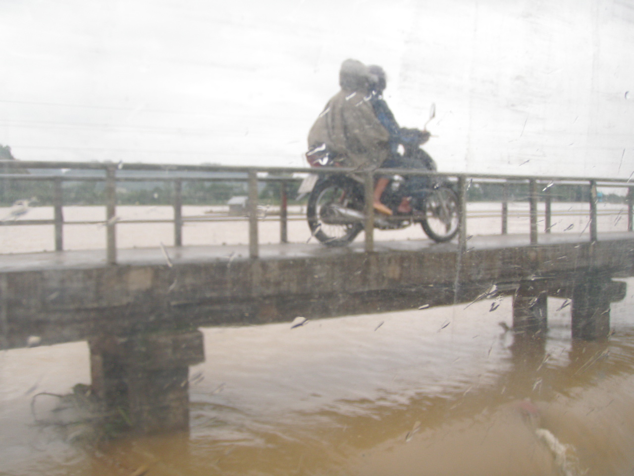 川増水バイク編
