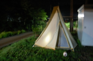 庭にテント