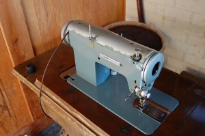 足踏みミシン JUKI HZ-25