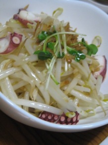 たこともやしのにんにく炒め