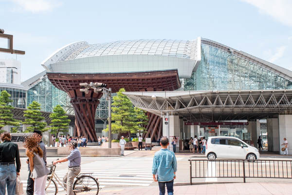 金沢駅前でひっそり息づく昭和 あゆみ小景