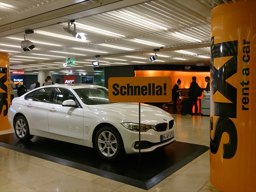 フランクフルト空港 Terminal1 レンタカー会社sixt Bmwとラマ ドイツでstranger In Us All Live In Germany