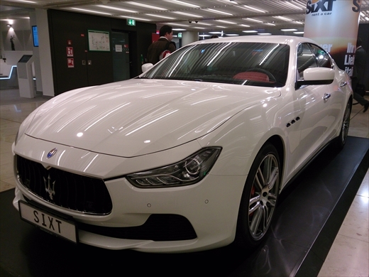 フランクフルト空港 Terminal1に展示中のマセラティ ギブリmaserati Ghibli ドイツでstranger In Us All Live In Germany