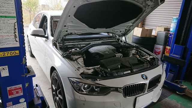 BMW フロントガラス交換1