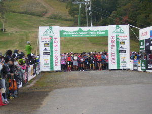 斑尾トレールランニングスタート.jpg