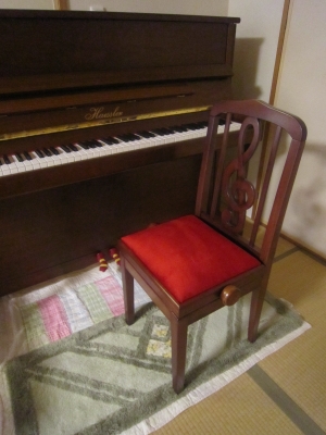 ト音記号のオシャレ椅子♪～HIDRAU（イドラウ）～ | ピアノ屋さんの日記