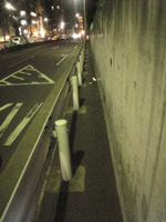六本木付近の狭すぎる歩道