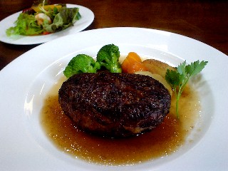 ハンバーグステーキ 肉汁