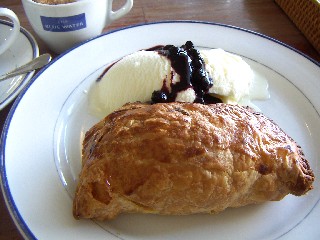 THE BLUE WATER ザブルーウォーター カフェ 沼津市魚町 LOOM ランチ パスタ スイーツ ケーキ デザート