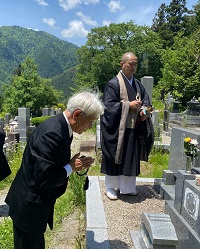 私の故郷長野県南木曽町の自宅と大桑村妙覚寺墓前で法要 浦安市議会議員 吉村啓治