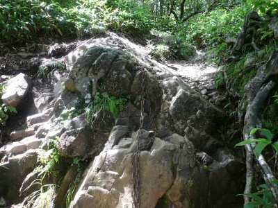 入笠山くさり場