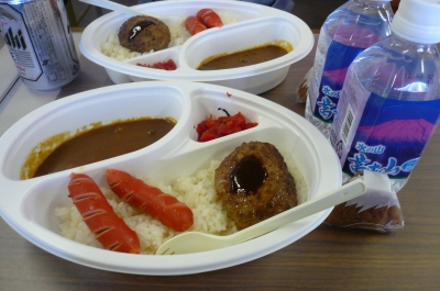 夕食ハンバーグカレー