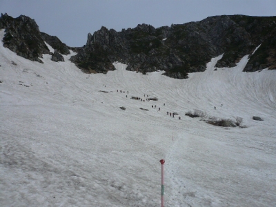 登山者の後を行く