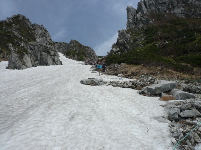 八丁坂途中の残雪