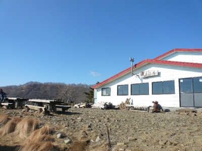 花立山荘広場