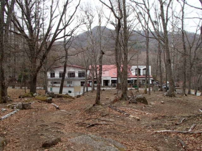 登山道から瑞牆山荘