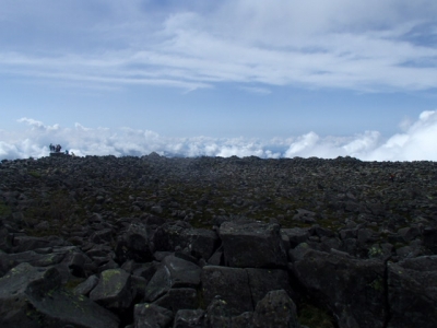 広い蓼科山山頂