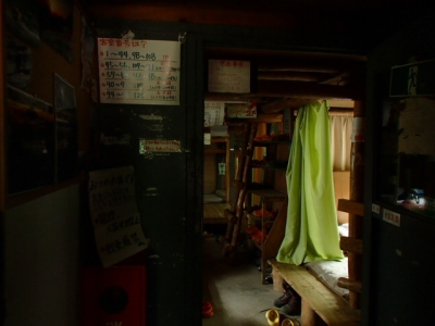 薬師岳小屋内