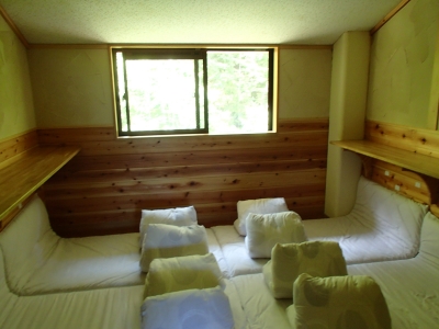 白根御池小屋2F相部屋
