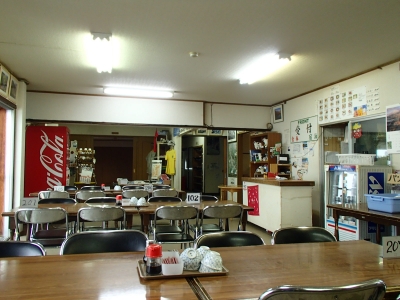 八方池山荘 食堂から受付