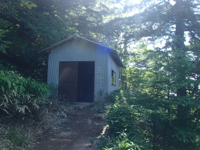男体山 5合目避難小屋