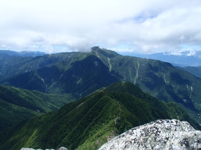 甲斐駒ケ岳から見た仙丈ケ岳